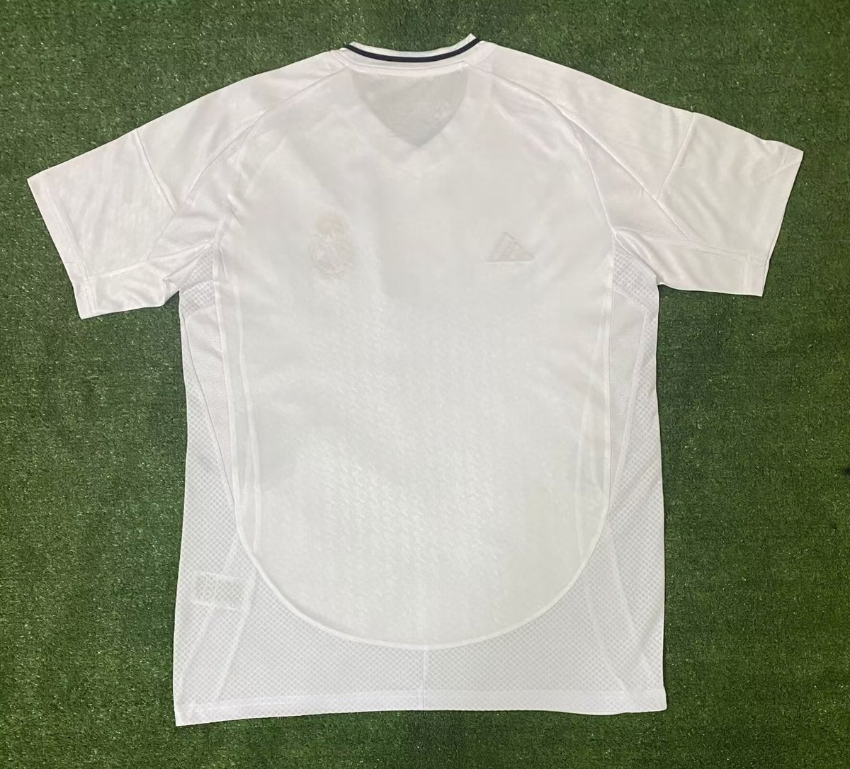 Nueva camiseta del Real Madrid temp 24/25

#realmadrid #madrid #viniciusjr #bellingham #futbol #camisetasdefutbol #equipacionesdeportivas #camiseta #viral #fyp #foryou #parati