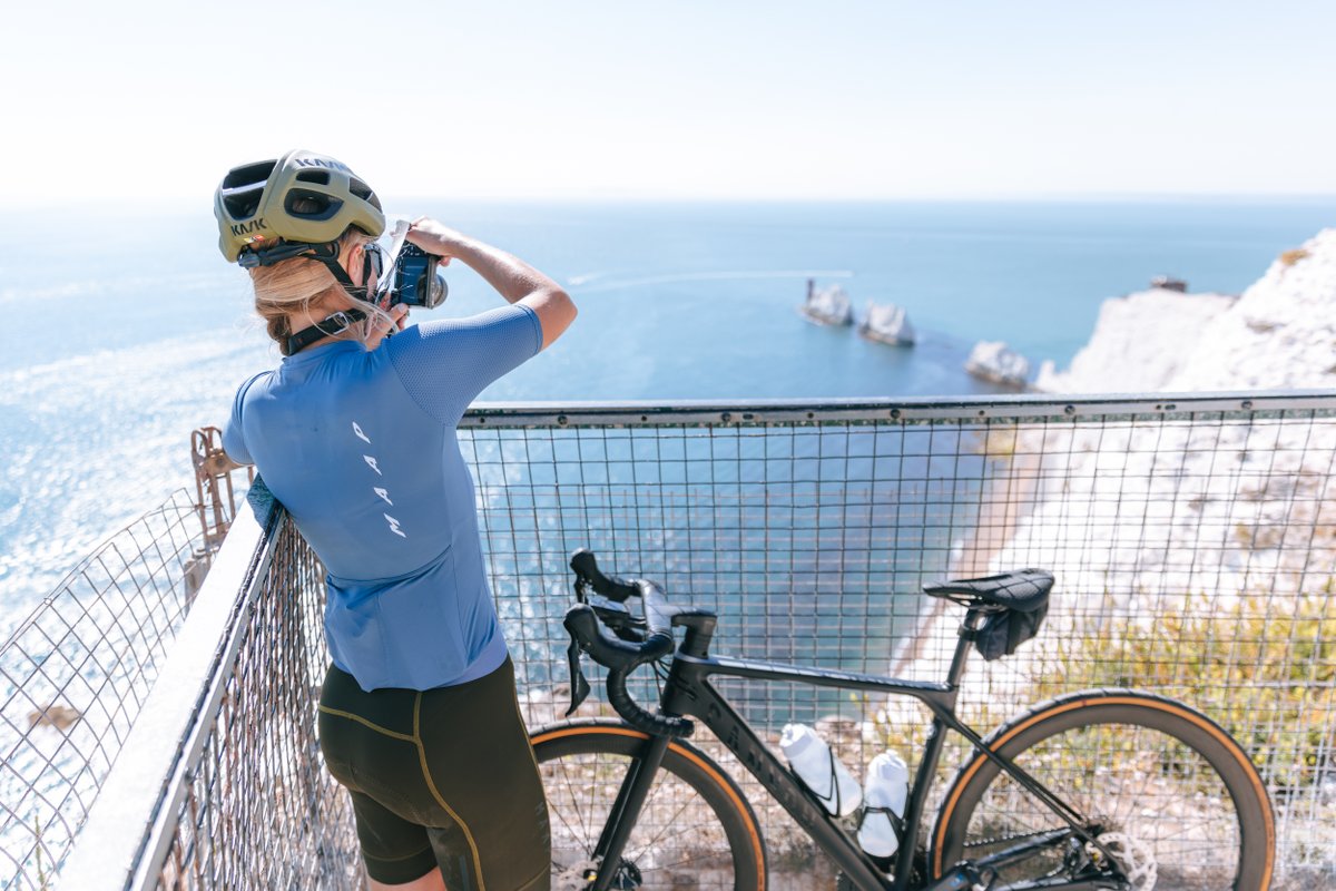 Say Yes to exploring the #IsleofWight by bike🚴‍♀️ Work up a sweat across 200 miles of cycle tracks, byways and bridleways. The Round the Island cycle route is one of the most popular, with beautiful sea views and gorgeous country meanders. ℹ️Find out more: bit.ly/IWCycling