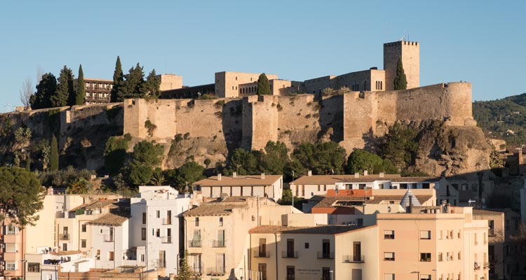 🏰 Us agraden els castells? A les #TerresdelEbre hi trobareu fortificacions, castells i torres amb construccions musulmanes que, en molts casos, van passar a ser ocupades pels templers. Més info 👉 tuit.cat/8qY08 @TurismeAmposta @TUlldecona @tortosaturisme @miravet