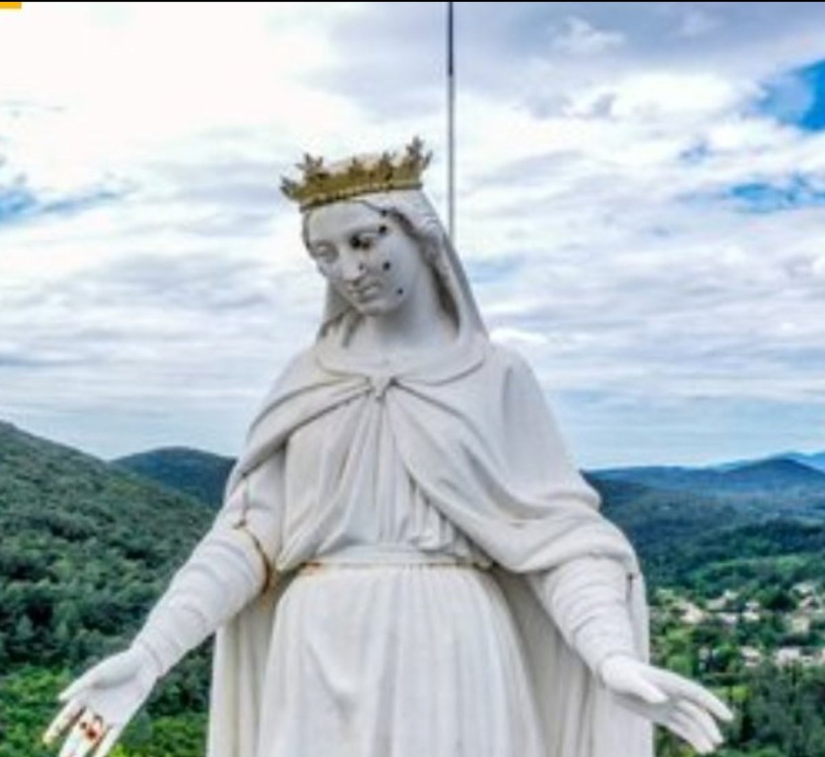 Alès: La vierge de l'Ermitage a été criblée de balles dans l'indifférence de la mairie, du département, de la région et des médias, sauf Cnews : c'est notre patrimoine qu'on mitraille et le cœur d'une foi qui a fait la France !