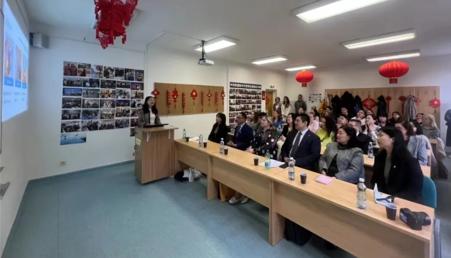 On April 27-28, the In-term Training and Seminar for Chinese Volunteer Teachers and Slovak Chinese Teachers took place in Banská Bystrica, Slovakia. During the event, nine experts, including Ján Závadský, the former vice-rector of #UniverzitaMatejaBela, delivered lectures on a