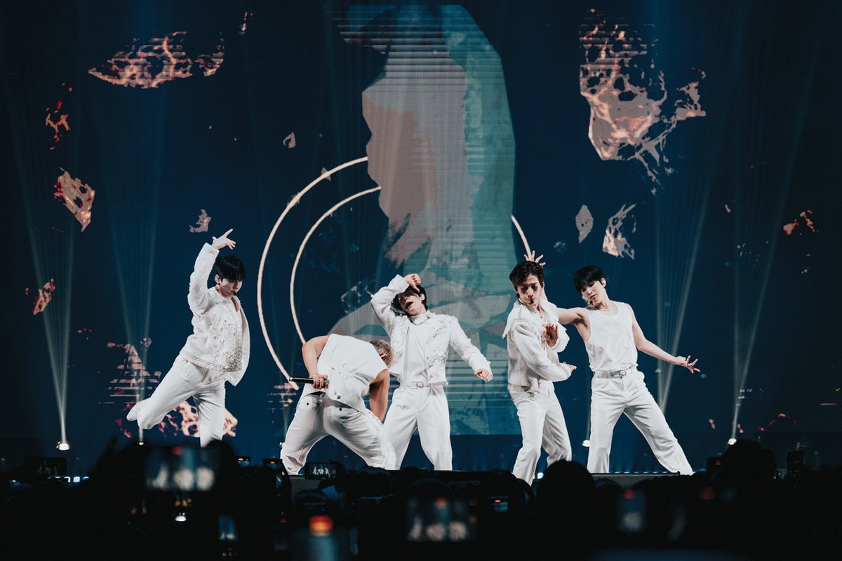 Soul_N_Joy's tweet photo. Thank you to ONEUS and TOMOON for the wonderful night in Malaysia!🌕 See you next time!💝

Show Photos Link🔗📸
https://t.co/aJIQgHlE7J

#ONEUS #La_Dolce_Vita #ONEUS2ND #ONEUSinMY #ONEUSMALAYSIA https://t.co/oVqcqU7692