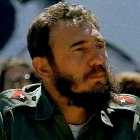 “El revolucionario quiere superar lo que no ande bien, pero siempre defendiendo a la Revolución, y poniendo a la Revolución por delante de la vida misma, porque la Revolución es nuestra dignidad, la Revolución es nuestro futuro, la Revolución es nuestra vida”. Fidel #Cuba🇨🇺✌️