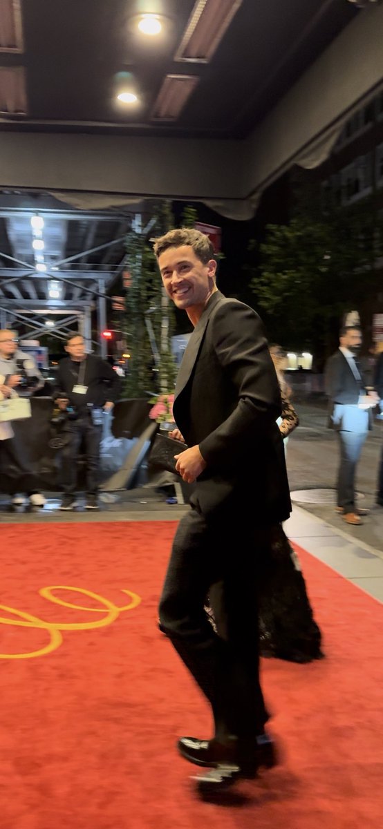 <a href="/tomblythes/">effie</a> !!! it was a quick interaction lol we said hi and that he looked nice and he asked how we were doing and said hi and thank you:)