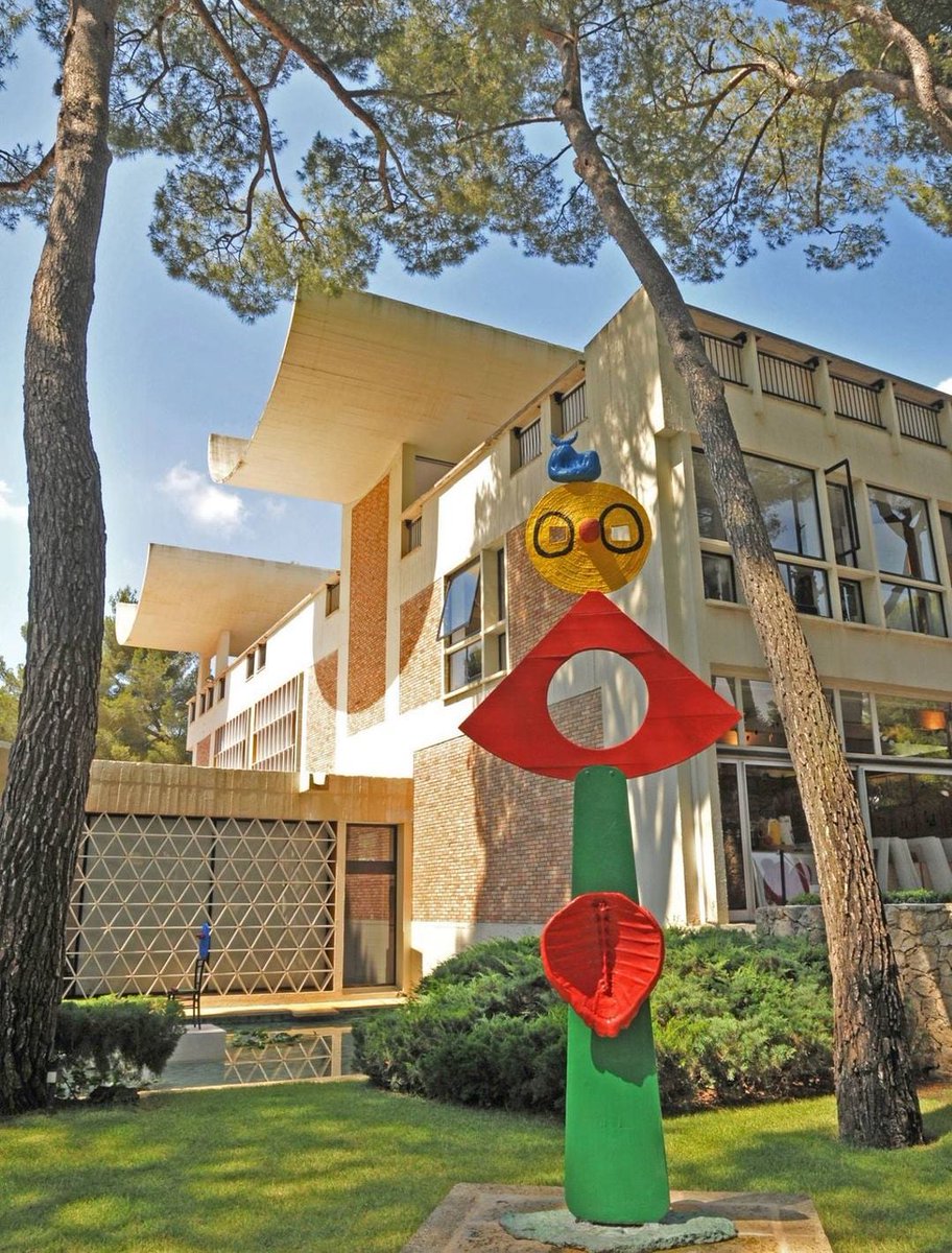 Bonjour…
Avec un peu de soleil de la Côte d'Azur !
Et une sculpture de Miró dans le jardin d'entrée de la Fondation Maeght.
.
#Fondationmaeght #Maeghtfoundation #Saintpauldevence #Riviera #Southoffrance #Museum #Miro #Joanmiro #Sculpture #Maeght #YoyoMaeght #Sunlight #Life