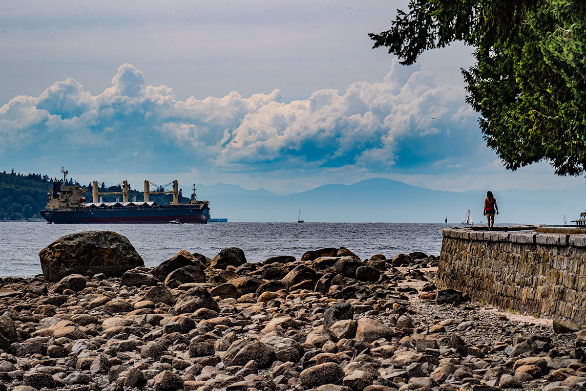 English Bay, the Stanley Park Seawall, and clouds over Vancouver Island.  #vancouverisawesome #stanleypark #salishsea #englishbay #seawall #clouds #straitofgeorgia #tide #deepsea #walking