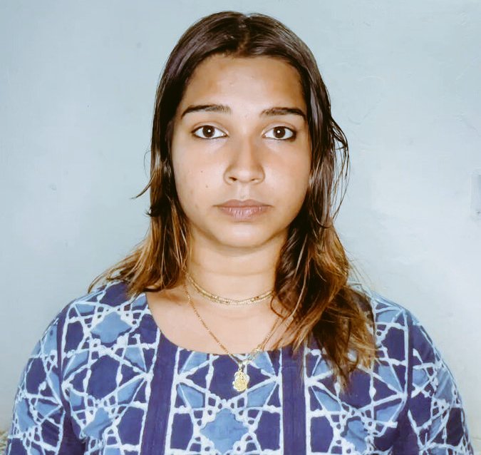 कुछ लोग इस लड़की का विरोध यह कहकर कर रहे है कि यह यादव समाज से आती है 

हालांकि मैं इस बात की पुष्टि नहीं करता कि यह यादव समाज से आती हैं ,अगर यह यादव समाज से आती भी है तो इसमें गलत क्या है, क्या यादव समाज से होना गुनाह है?

मत भूलो इस अकेली लड़की ने भाजपा आईटी सेल की हवा निकाल