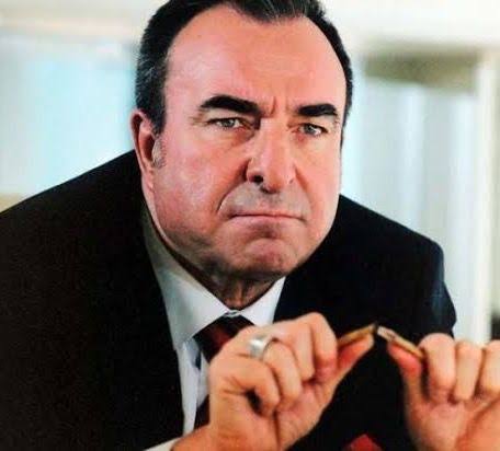 Bu kırdığınız kalem sadece bizim değil, Türk gençliğinin, eğitiminin, geleceğinin kalemidir. Oysa bizde kalem kutsaldır❗❗❗

<a href="/RTErdogan/">Recep Tayyip Erdoğan</a>
<a href="/icesur/">Ismail Cesur</a> 
<a href="/_cevdetyilmaz/">Cevdet Yılmaz</a>
<a href="/omerrcelik/">Ömer Çelik</a> 
<a href="/hasandogan/">Hasan Doğan</a>
<a href="/Yusuf__Tekin/">Yusuf Tekin</a>
<a href="/fahrettinaltun/">Fahrettin Altun</a>
<a href="/mustafaelitas/">Mustafa Elitaş</a>
<a href="/memetsimsek/">Mehmet Simsek</a> 

#ŞimşekMebeMülakatsız68Bin