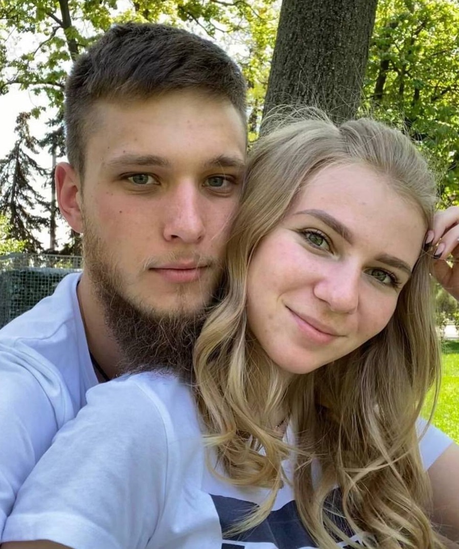 Azov fighter Anastasiia Kunytska, call sign “Ingrid”, refused to leave Azovstal while boyfriend Vladyslav stayed. She died 2-3 May 2022 in airstrike. Heartbroken Vlad wrote: “I want to be with her forever...I’m not afraid to die.” Later captured by Russians & remains POW. #RIP