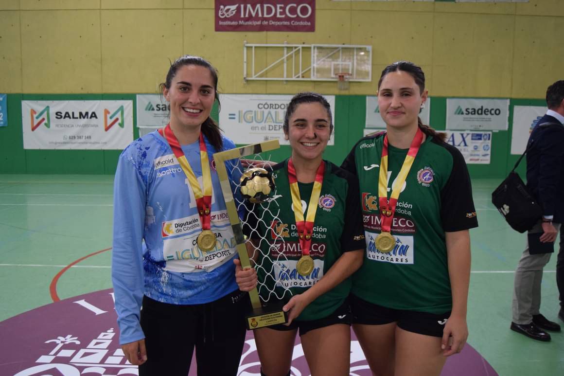 Lucia Núñez Castellano. Malena Guerisoli Panzeri y Lucía López Pinin.  Tres jugadores de nuestra cantera, ganan en Plata (El mejor de los 56 equipos de su categoría) y acudirán a la fase para pasar a la Elite.