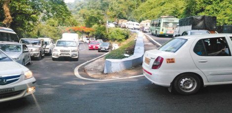 Summer Festival, Travel Regulations - Nilgiris District 

Vehicles heading for Ooty from Mettupalayam are allowed only through Coonoor Road 

Vehicles returning from Ooty towards Mettupalayam are allowed only through Kotagiri Road. 

#ooty #summerfestival
