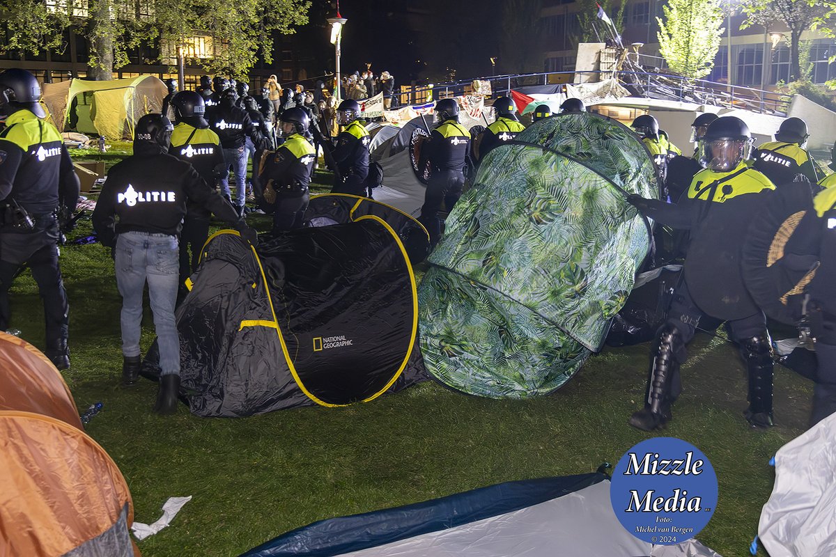 mvbergen's tweet photo. De #ontruiming door de #ME van de #UvA #campus door de #politie op het #Roeterseiland ivm de #ProPalestijnse #demonstratie (3/3) https://t.co/l1F3vnsMQb
