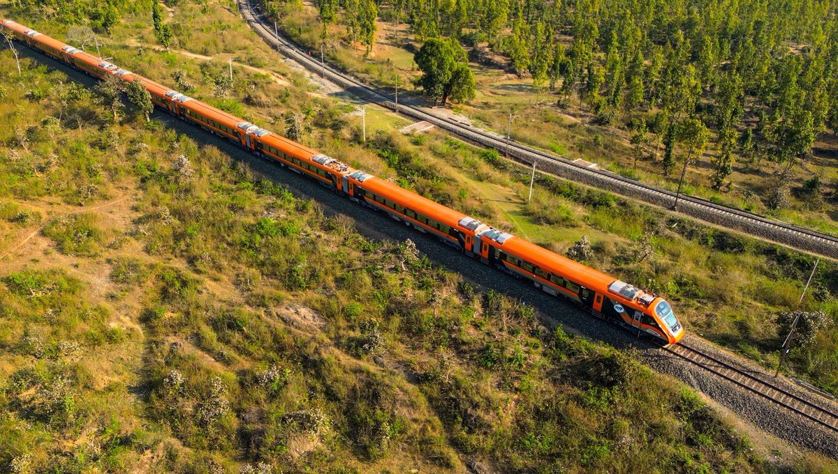 Gleaming on a bright sunny day, the Ranchi-Varanasi #VandeBharat Express journeying between Ranchi and Muri through the foliage of greensward.