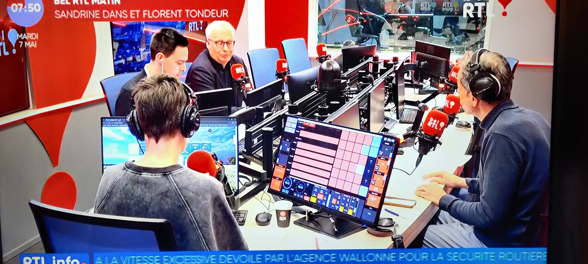 'Le retour de la pension à 65 ans ça va pas être facile' dit @ChDeborsu sur @BelRTL à @peter_mertens, secrétaire général du PTB - 'Oui mais la vie n'est pas facile Christophe' lui répond Peter 😎