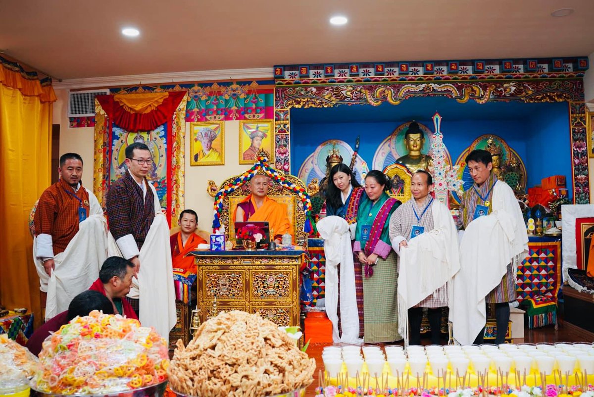 The inaugural Druklug Moenlam Chenmo in the US concluded successfully, receiving blessings with teaching from His Eminence Laytshog Lopen Rinpoche Sangay Dorji. He donated US $20,000 to Pelden Drukpai Choetshog for future purchase of a Choetshog house facebook.com/story.php?id=1…