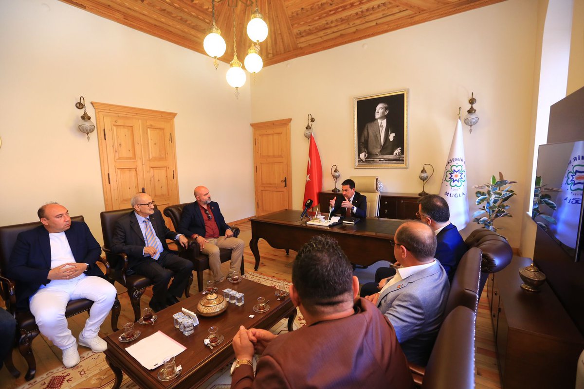 Muğla Gazeteciler Cemiyeti Başkanı Süleyman Akbulut ve yönetim kurulu üyeleri Büyükşehir Belediye Başkanımız Sayın Ahmet Aras’ı ziyaret etti.