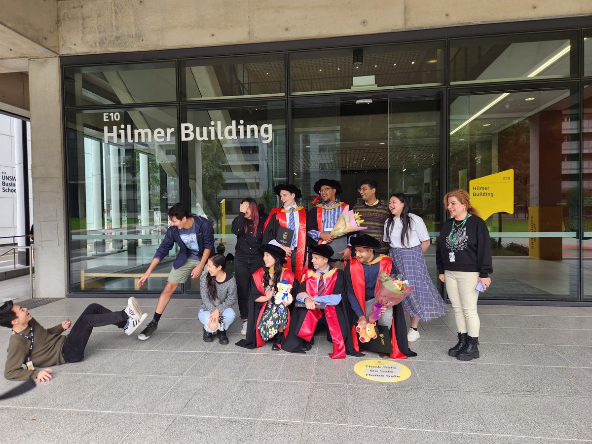 Feeling so lucky to have celebrated graduation yesterday with 3 of my fellow PhDs from the lab of the amazing @KrisKilian! Had the best of times being a part of LAB&ME at @UNSWScience 💞🧪 @chanti_mk @sara_romanz @Bramzelll @linginthelab