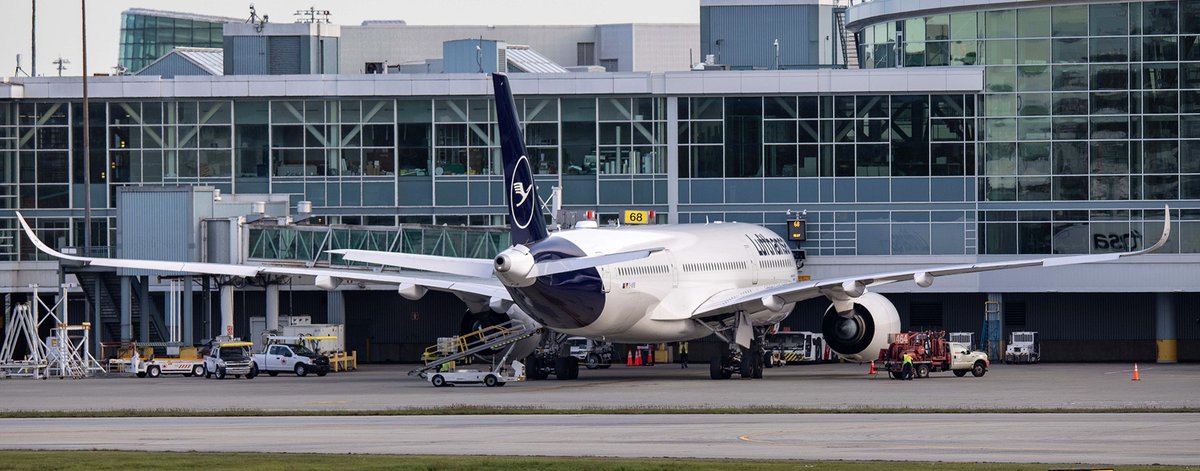 I’ll get some more of these together. 2 samples of the elegant design of the @Airbus #A350 ✌️😊 #avgeek #Vancouver