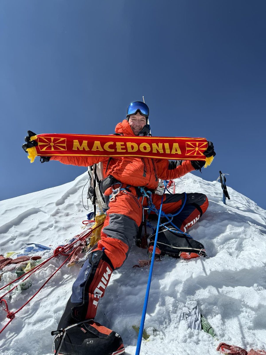 Сашко Кедев, првиот Македонец на врвот на Макалу (8485м) Sashko Kedev becomes the first Macedonian to summit #Makalu (8458m) the 5th highest 🗻 in the 🌍 9/14 over 8000m peaks #Macedonia #2