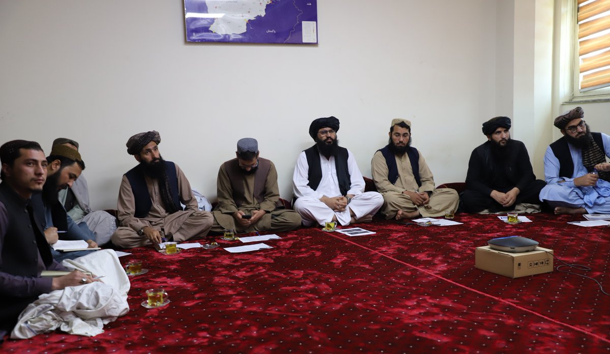 د روان مالي کال د وري په میاشت کې د هیواد په ګمرکونو کې د تر سره شویو فعالیتونو تخنیکي ارزونه وشوه

۱/۵ د روان مالي کال د وري په میاشت کې د هیواد په ګمرکونو کې د تر سره شویو فعالیتونو د تخنیکي ارزونې په موخه ناسته د ګمرکونو لوی رئیس الحاج مفتي عبدالمتین سعید په مشرۍ جوړه شوه.