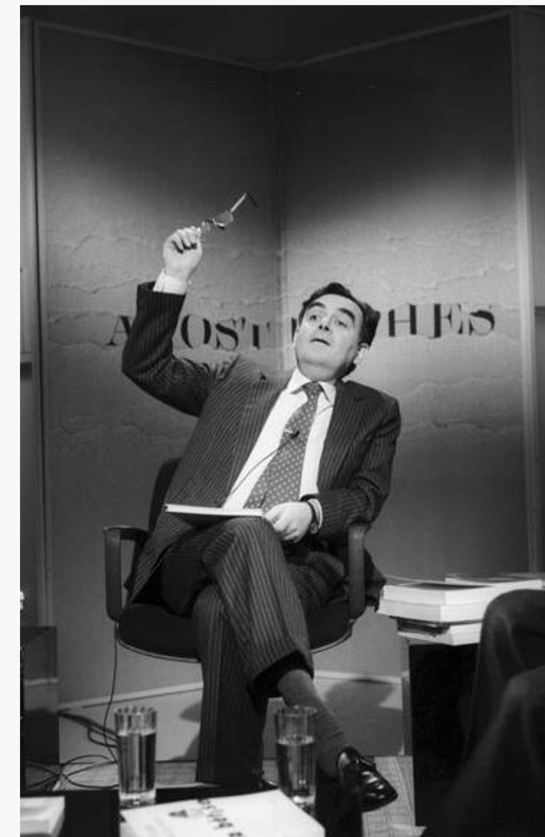 '"Jamais d'accent sur le e de ego! Ce serait un pléonasme puisqu'un ego ne cesse de mettre l'accent sur lui."
#BernardPivot 
Les mots de ma vie.