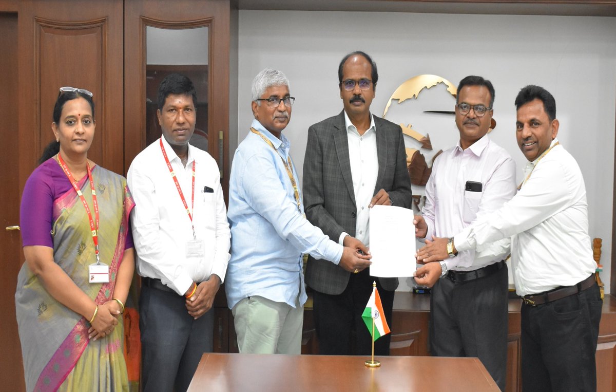 We are pleased to announce Dr. R. Vijay as the new #Director of #ARCI We thank Dr. @TataNRao for his contributions during his tenure. We look forward to a new era of #growth and #success under the guidance of Dr. R. Vijay. @IndiaDST @karandi65 @DrJitendraSingh
