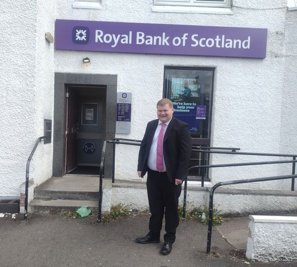 NatWest response over Downfield bank closure slammed – “pathetic excuses”    #Strathmartine

tiny.cc/Nat-West-respo…