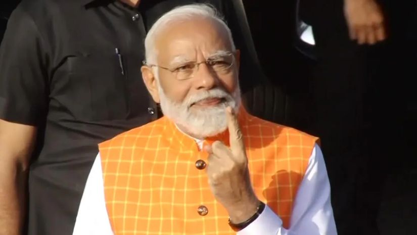ভারতে তৃতীয় দফায় ভোটগ্রহণ শুরু, আহমেদাবাদে ভোট দিলেন মোদি