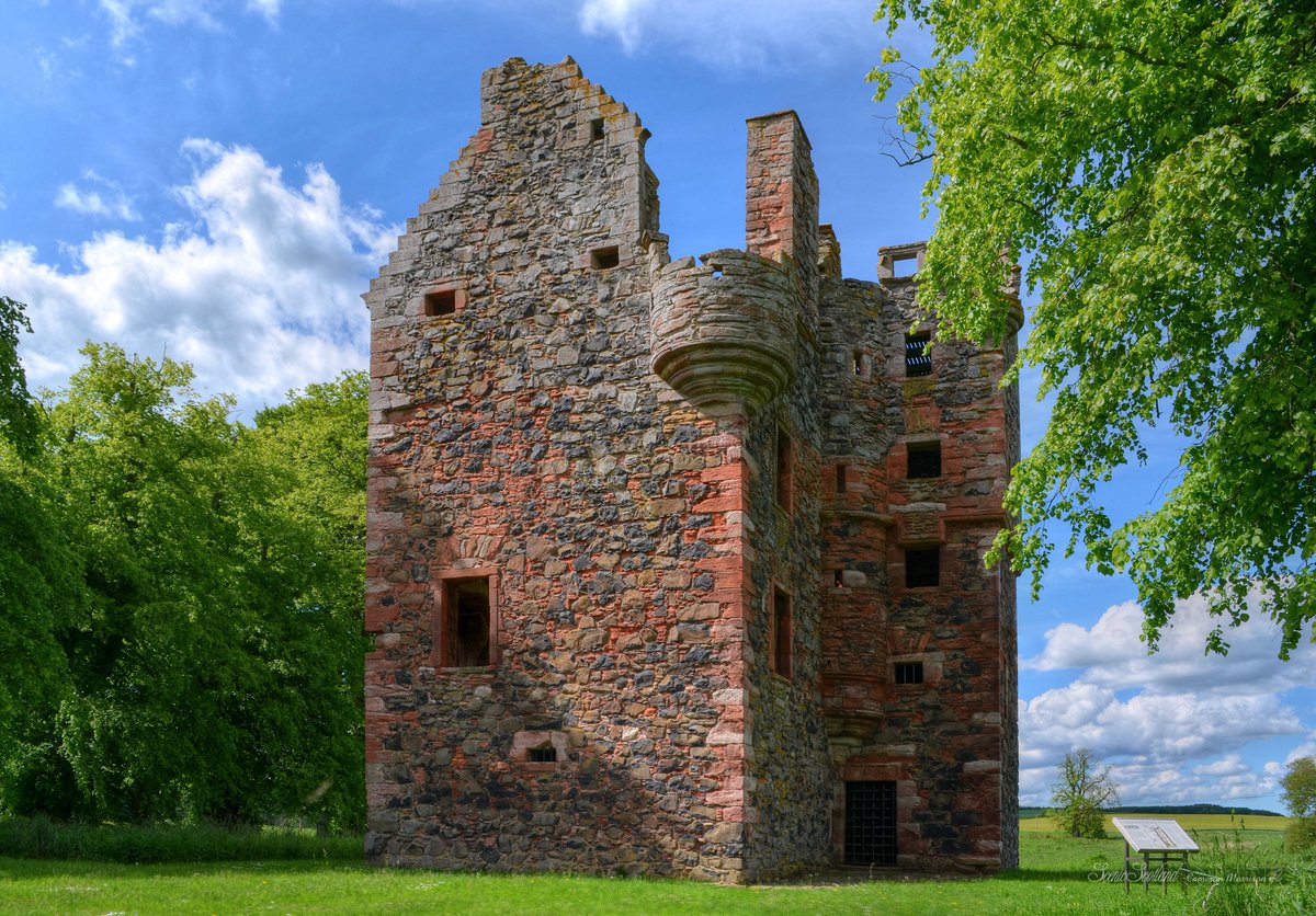 facebook.com/ScenicScotland…
Greenknowe Tower, Berwickshire.

#scotland #historicscotland #historicalscotland #visitscotland #lovescotland #beautifulscotland #castle #castles