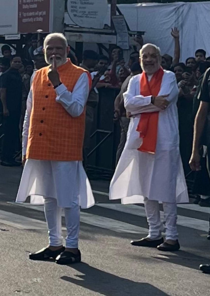 vimal_vengatesh's tweet photo. Pic of the day... ❤️🚩 ஆயிரம் அர்த்தம் சொல்லும் ஒரு படம் https://t.co/ZMg3BPeCSa