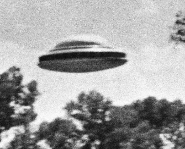 Real or fake? 
#ufotwitter #uaptwitter 
#flyingsaucer #ufo #uap #ufos #ufosighting #ufosightings #ufology #ufocommunity #uapcommunity #unidentifiedflyingobject #paranormal #alien #aliens #theufosecret