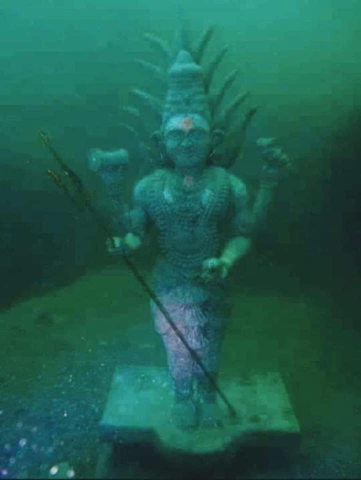 Some wonders remain wonders for eternity..!

This Shiva Murti found 300ft under sea has been immersed since 700 years near Koneswaram Temple of Trincomalee, Srilanka. 

Wonder how that kumkum & vibhoothi on the forehead of the Murti is still unerased after so many years.!