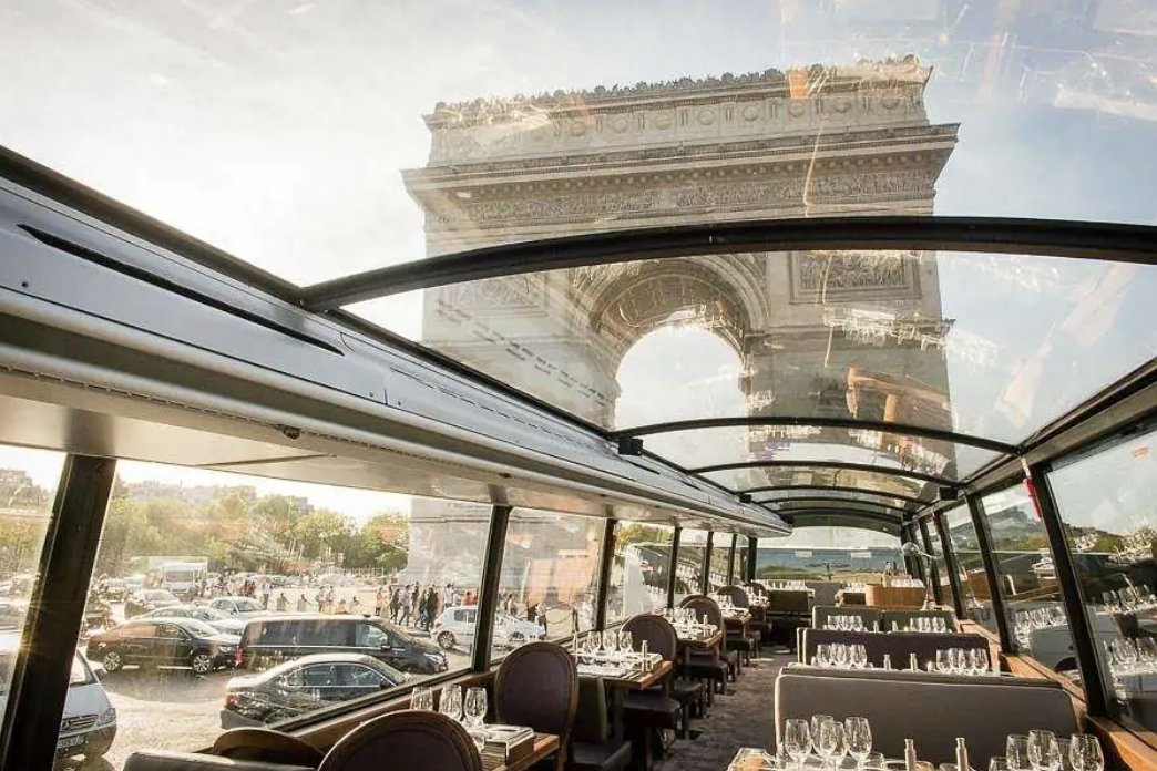 🚌🍴 Explore Paris in style aboard Bustronome! Enjoy gourmet dining with a panoramic view of the city's landmarks. #ParisEats #CitySights #GourmetTour #TravelInStyle 👉 Experience Paris like never before—book your seat now! linkparis.com/bustronome-par…