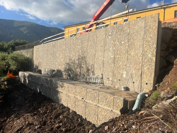 Intervento di ripristino di un muro di sostegno antistante l’istituto alberghiero di Maratea (PZ)
#edilizia #costruzioni
arcasensa.com/lavori-edili-m…