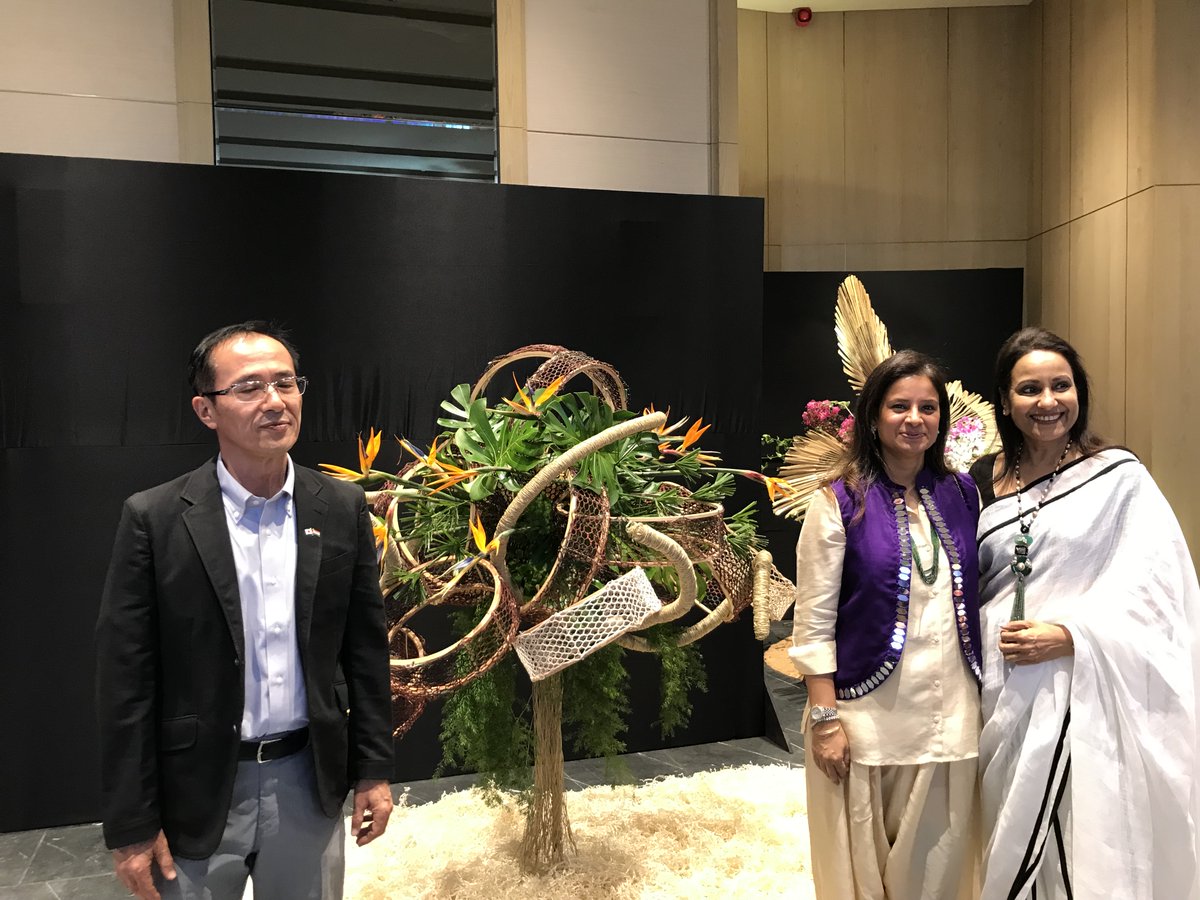 On May 2nd, Mumbai #Sogetsu #Ikebana🎍 kindly invited Consul General #YAGIKoji as Chief Guest to its annual exhibition. Mr. Yagi was impressed by the dynamic Japanese🇯🇵 Ikebana🎋 art works, and he thanked #Mumbai Sogetsu members for their kind appreciation to #Japanese culture!😊