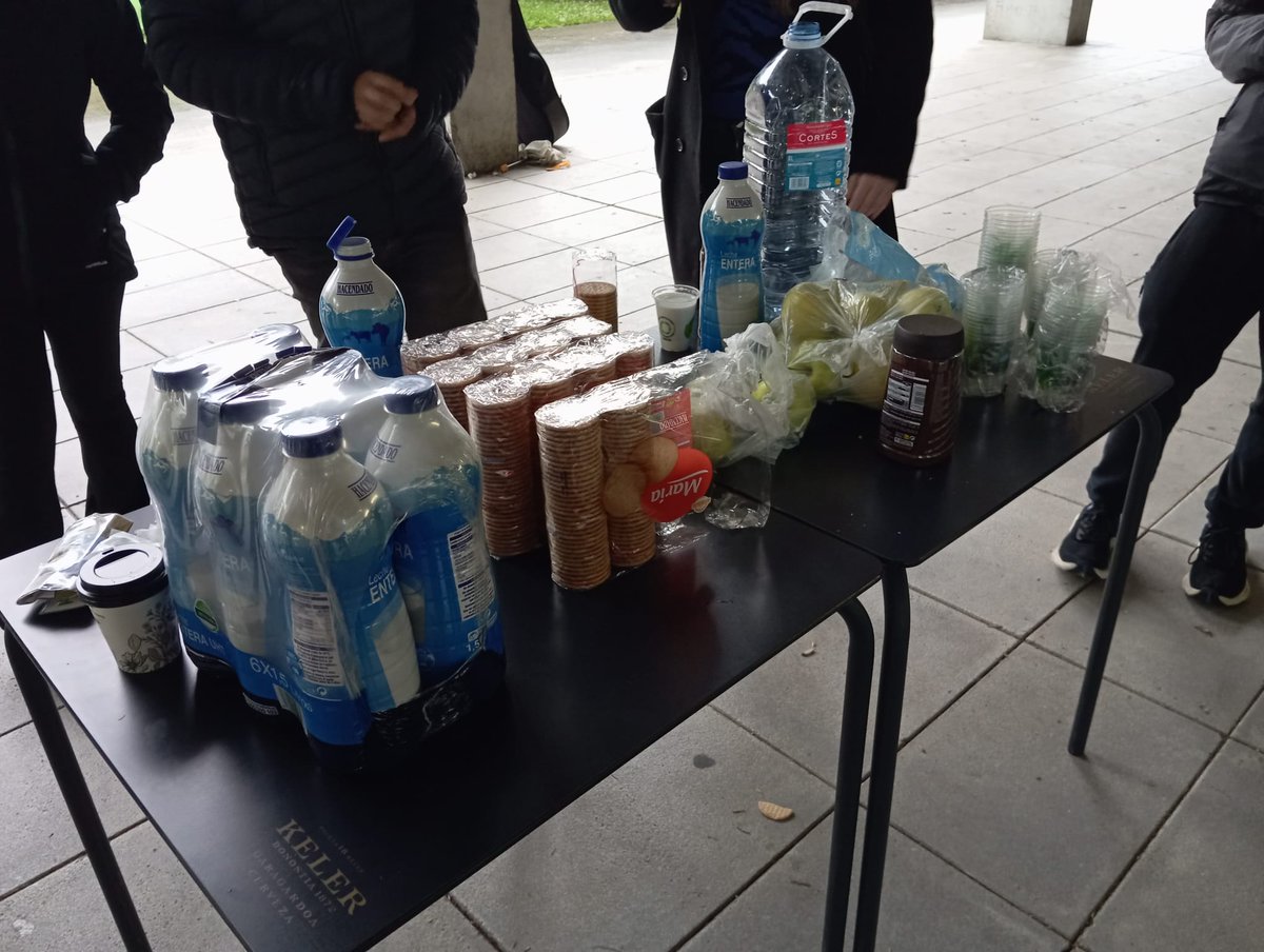 Eguna hasi dugu, batu Palestinaren aldeko akanpadara!

🇵🇸✊🏼

#IkasleokPalestinarekin