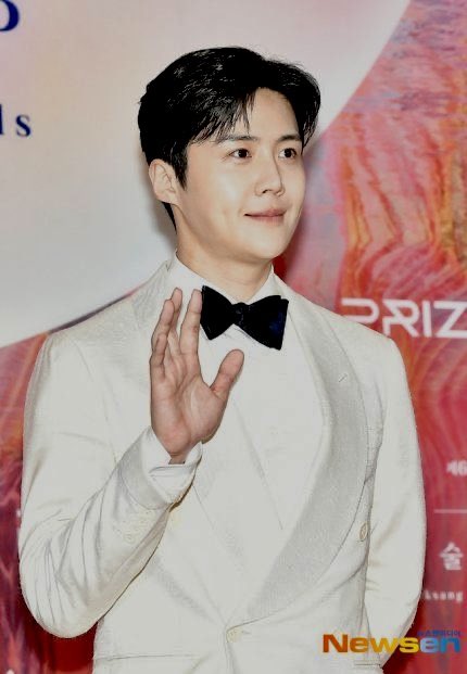 PreferenceSHKim's tweet photo. So Proud of uri 배우님! 😍😍

KIM SEONHO X BAEKSANG
#BaeksangArtsAwards2024
#KimSeonHo #김선호 https://t.co/SfoUQodndY