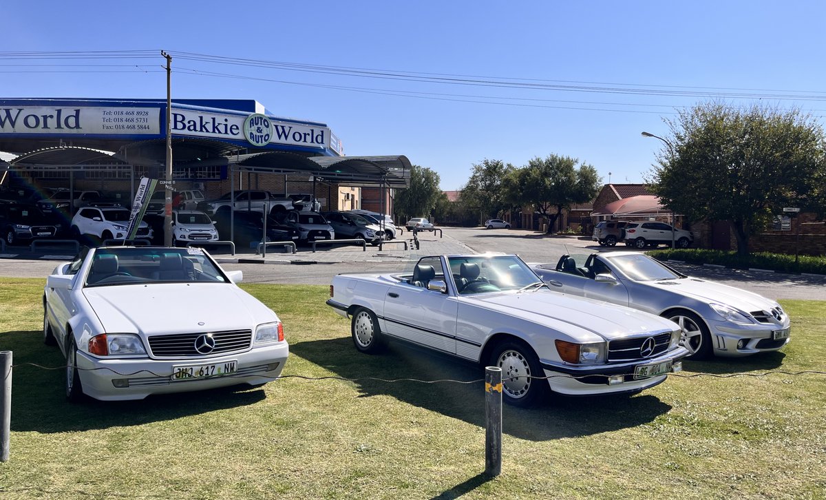 An interesting sight on the road into Klerksdorp during the North West N12 Ultra Marathon.
If you are ever asked the question, “What is a Klerksdorp bakkie?”
The answer looks to be a convertible Mercedes Benz! 
#RunSouthAfrica #n12ultra