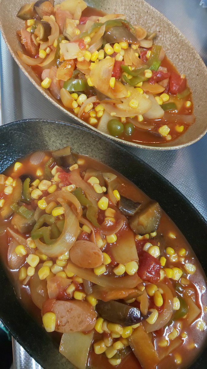 takbu315's tweet photo. 色々作ってみたのをまとめてみました✋
ホルモンの小松菜炒め🥬
夏野菜の昆布和え🥒
カットトマトとコーン缶の野菜煮込み🍅
ハンバーグのもやし炒め
(」゚д゚)」ハンバーーーグ!!
#料理好きな人とつながりたい
#料理記録
#料理男子
#Japancooking
#asiancook https://t.co/E5OyVmI4Hr