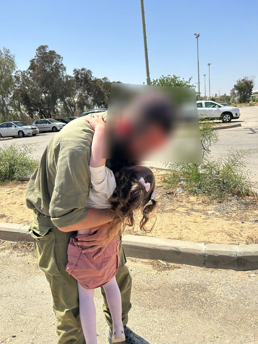 Commando d'élite réserviste dans Tsahal, enfant unique de mon frère, après 6 mois au nord face au Hezbollah, tu es envoyé à #Rafah. Une permission d'à peine 2h en dehors de la bande de Gaza: ta femme et tes 3 enfants se sont déplacés pour t'embrasser. Que D.ieu te protège ❤
