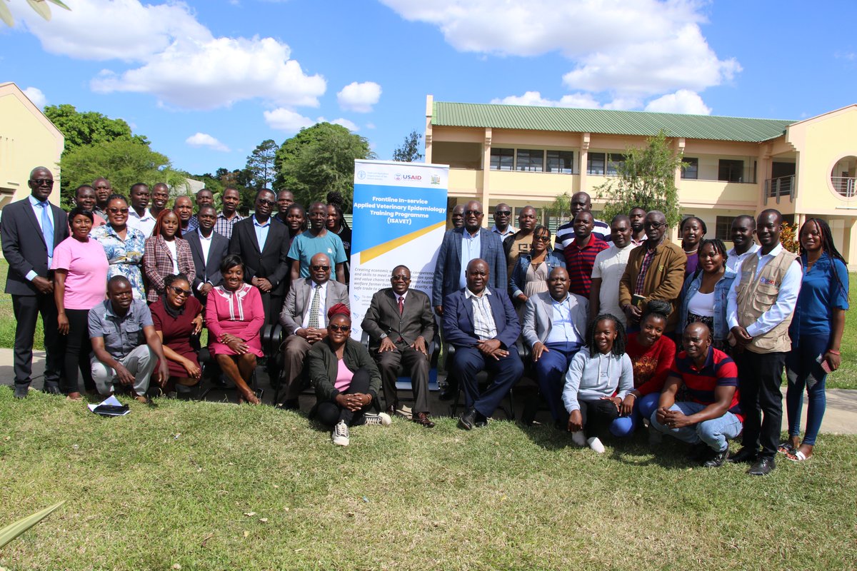 🚀Milnar Mwanakampwe, Permanent Secretary, Central Province, represented by Mwape Kasanda Asst Secretary launches #ISAVET COHORT II training at Nkrumah University emphasizing its role in bolstering early warning, surveillance & detection of animal-origin diseases among para vets.