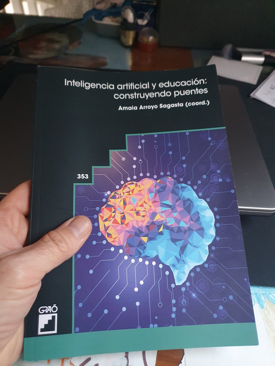 Por aquí ando, acompañado de @mariona_lmi @cpoyatos @joseluisserrano @mallemar @floresbenat @soacedo Ainara Bilbao, Carlos Escaño, Egoitz de la Iglesia y @amaiaarroyo que ha coordinado a todos/as y además me ha enviado el libro con una preciosa dedicatoria 👇