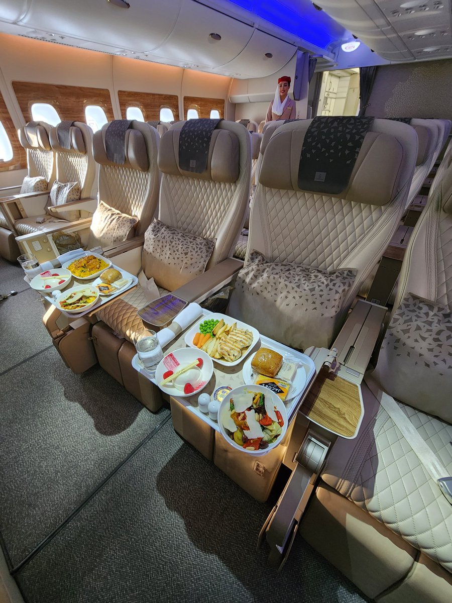 .@emirates has today unveiled it will completely refurbish  another 43 #A380's and 28 #B777's  expanding its retrofit programme to 191 aircraft - 110 #A380's and 81 #B777's.
The aircraft will (among other things) feature the premium economy cabin seen below.
#AvGeek
#PaxEx