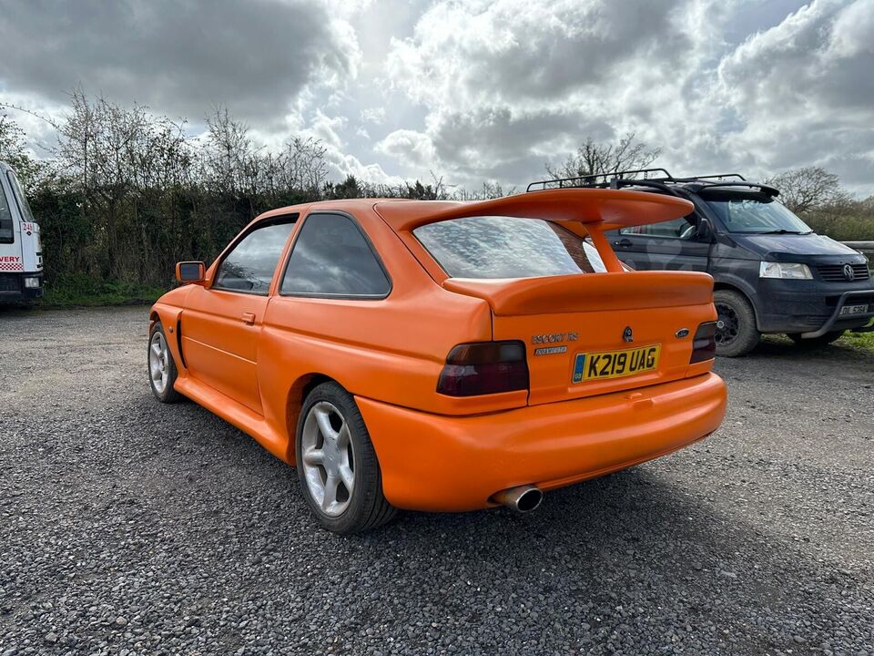 UKProjectCars's tweet photo. Ad:  1992 Ford Escort RS2000 with Cosworth styling
On eBay here -->> https://t.co/W8WBZQYFgw

 #FordEscortRS2000 #CosworthStyling #ClassicCarsForSale #FordPerformance #CarRestoration #FordFans https://t.co/pIo3uz87Yo