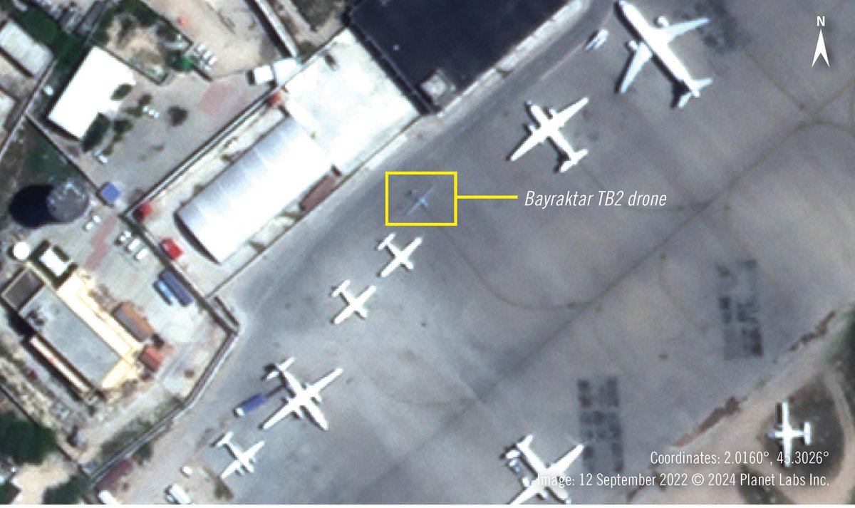 We also geolocated videos from the scene of the attacks and of Turkish drone operations in #Somalia. We found Turkish TB-2 drones on the runway at Mogadishu International Airport as early as 12 September 2022. #CiviliansNotTargets