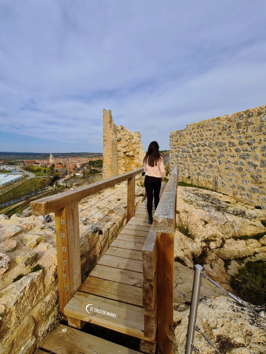 ElCielodeMuriel's tweet image. Visitar El Burgo de Osma nos ofrece la posibilidad de ascender hasta el castillo de Osma y pasear por sus restos a través de cómodas pasarelas. Los paneles explicativos y las espectaculares vistas completan la experiencia.
#osma #castillo #elcielodemuriel  #hotel #soria  #turismo