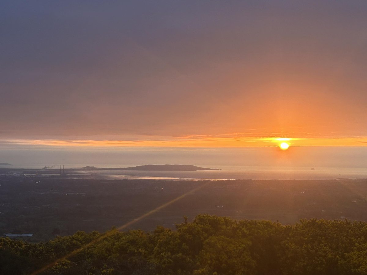 This is how it started
#sunrise #tuesdaymotivations #goodmorning #DublinCity #thephotohour