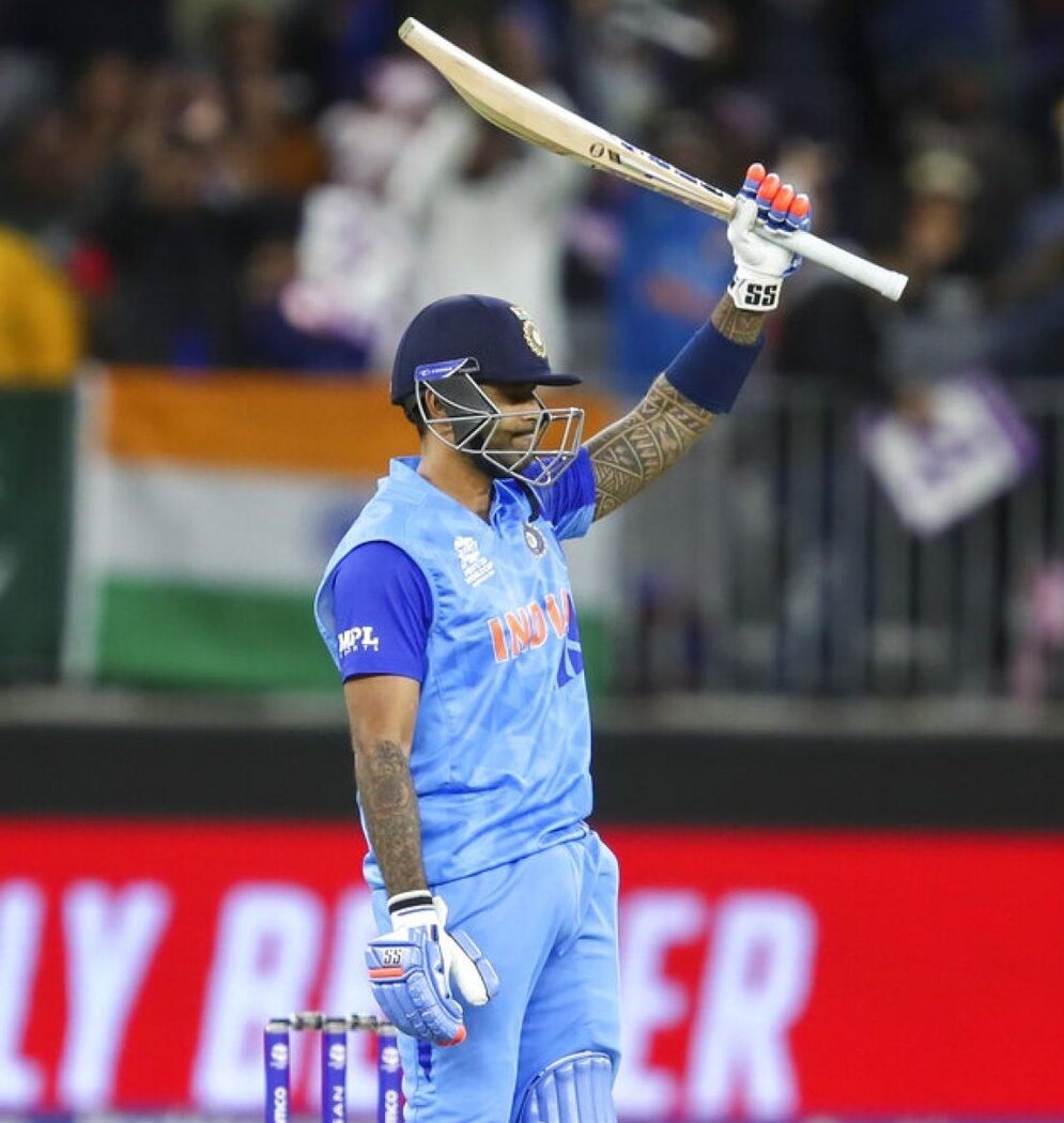 Virat Kohli had a brilliant WT20 2022 campaign, 

I believe SURYAKUMAR YADAV had a better one than him.

Let's shed some light on this...

•INDvsPAK

-Virat played one of the so called greatest innings in T20 history, made 82 off 53 balls, at one point he was 46 off 42 ball, he…