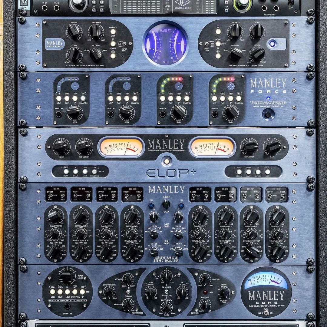 Sometimes it’s best to face things head on. And when it comes to a Manley stacked rack, we do so with pleasure! Which Manley gear is in your rig? 

#manley #manleylabs #tubesrule #manleyelop #elopplus #musicproduction #musicproducer