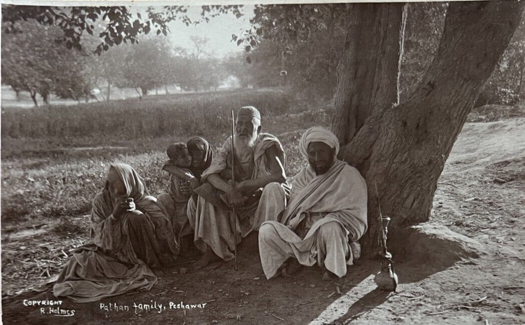 A Pashtun family, Peshawar, 1920 (c). Photo by R.B.Holmes.